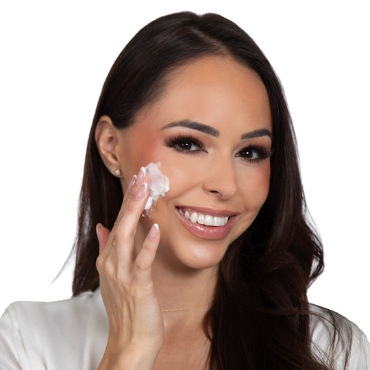 Stimulating Face Scrub in Use